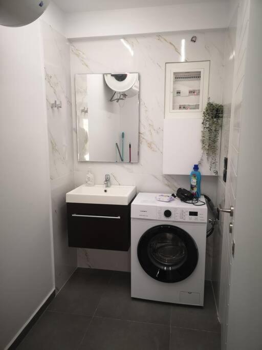 Ground Floor Apt. With Garden, Timfristou 86 Chalandri Atenas Exterior foto